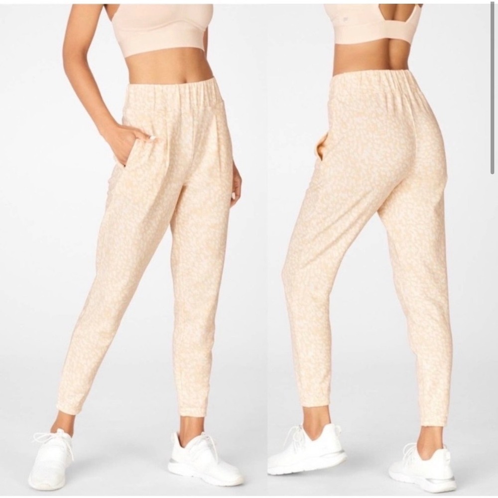 Fabletics Peach Leopard Print Joggers High‎ Waisted Pleated Sweatpants Womens